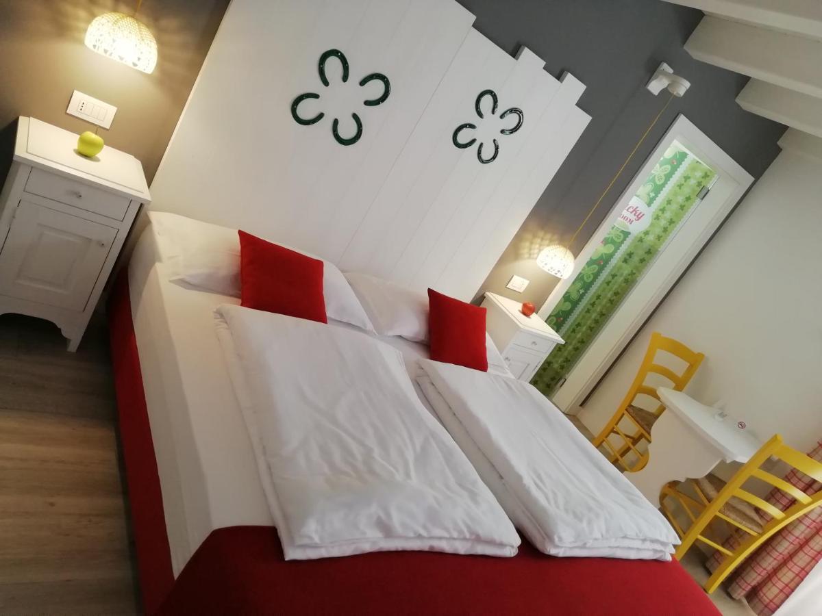 Horse House Bed & Breakfast Romallo