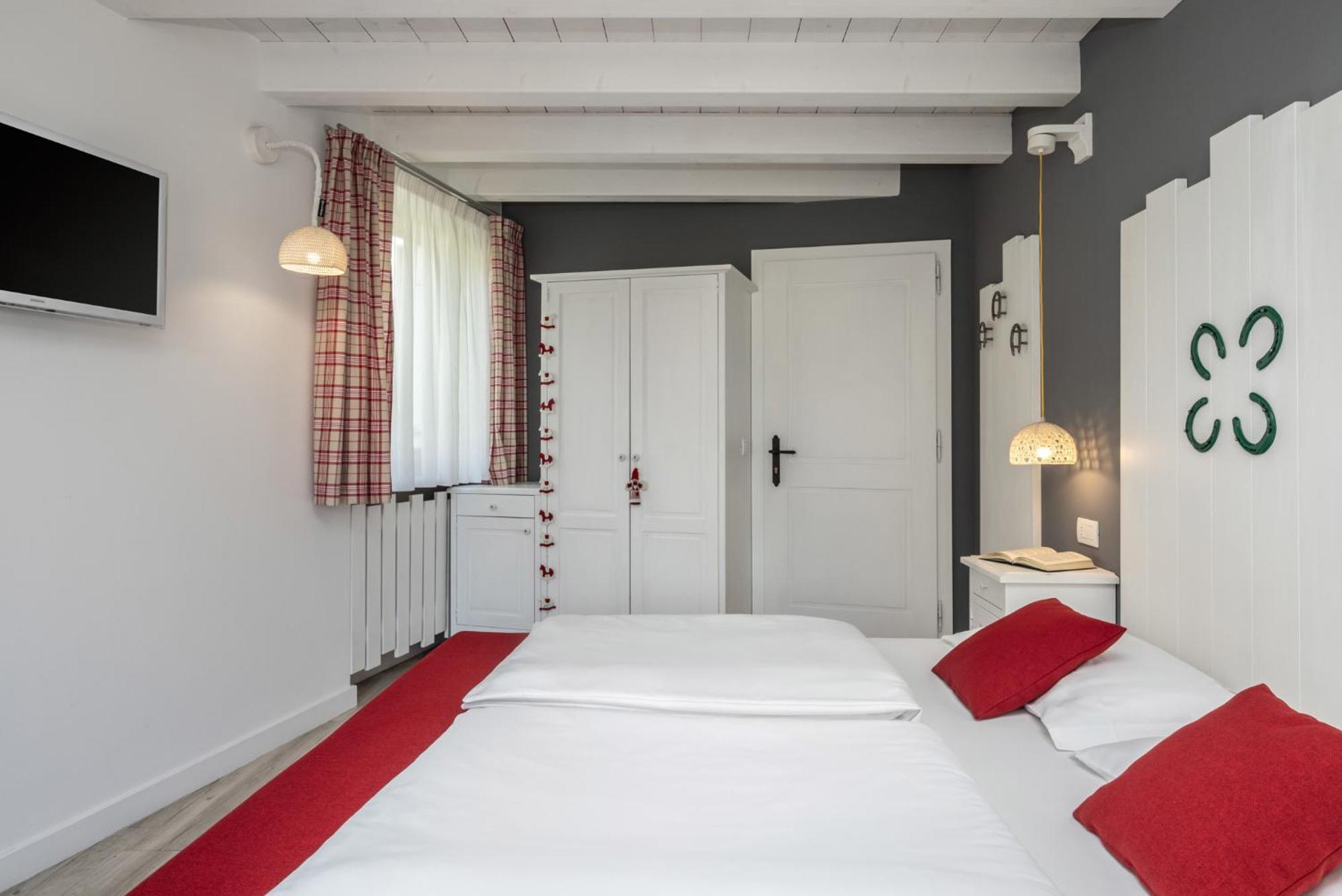 Horse House Bed & Breakfast Romallo