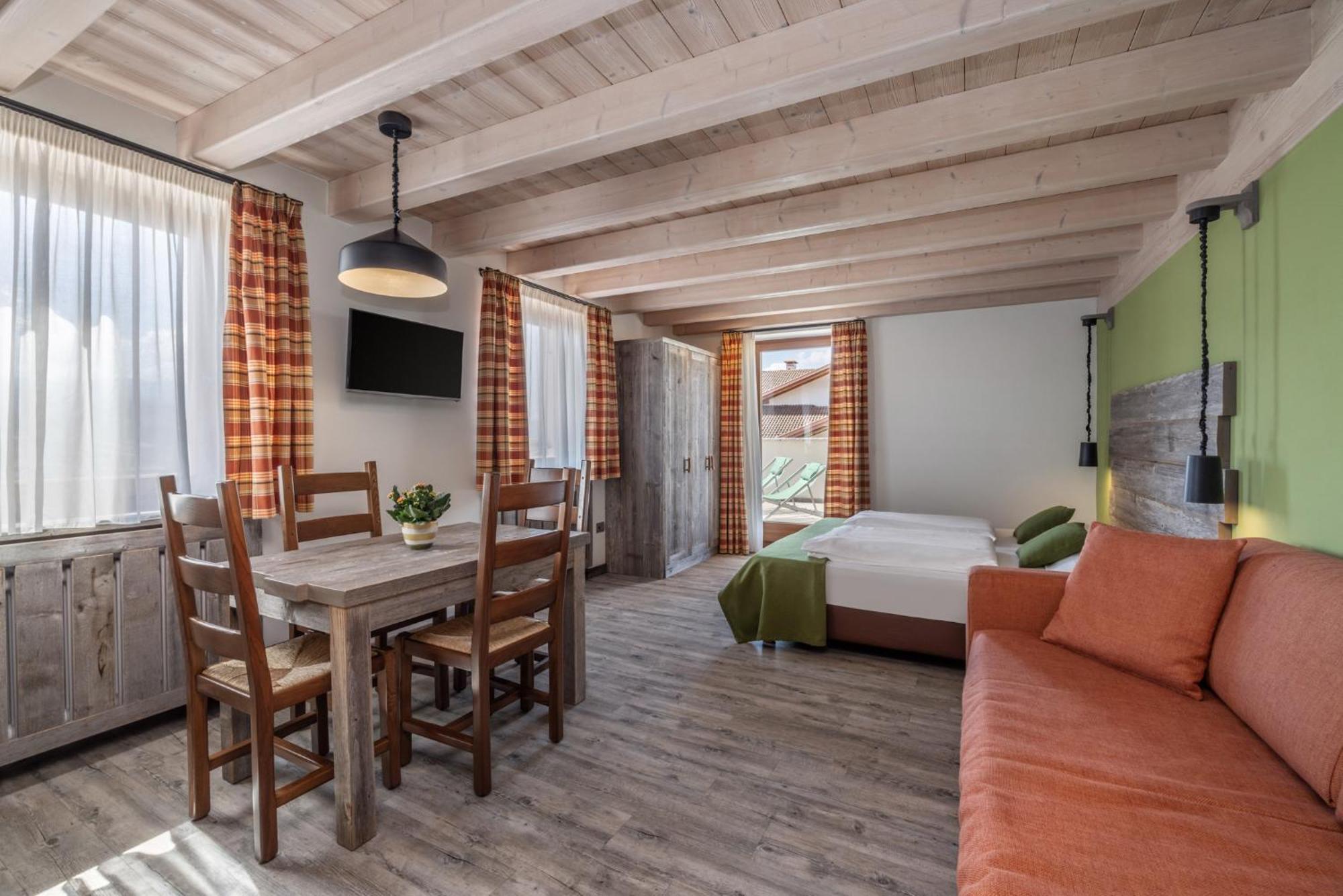 Horse House Romallo