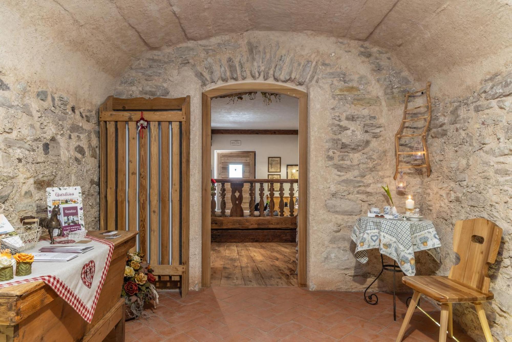 Horse House Bed & Breakfast Romallo